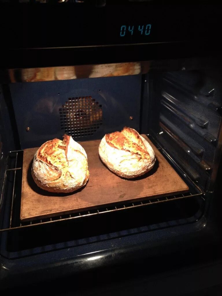 Мини хлеб в духовке. Хлеб в духовке. Выпечка хлеба в духовке. Дух хлеба. Выпечка хлеба в электродуховке.