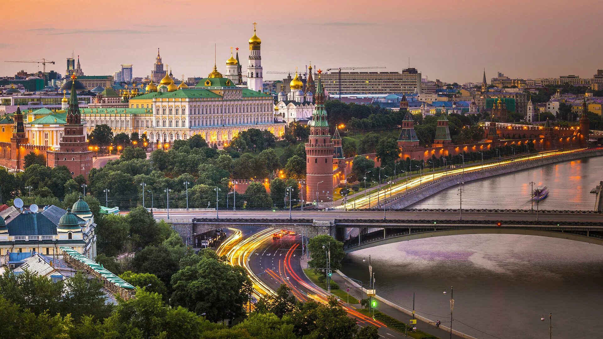 Москва кремль новый арбат. Московский кремль панорама. Ночная москва. Реки москвы. Достопримечательности москвы кремль.