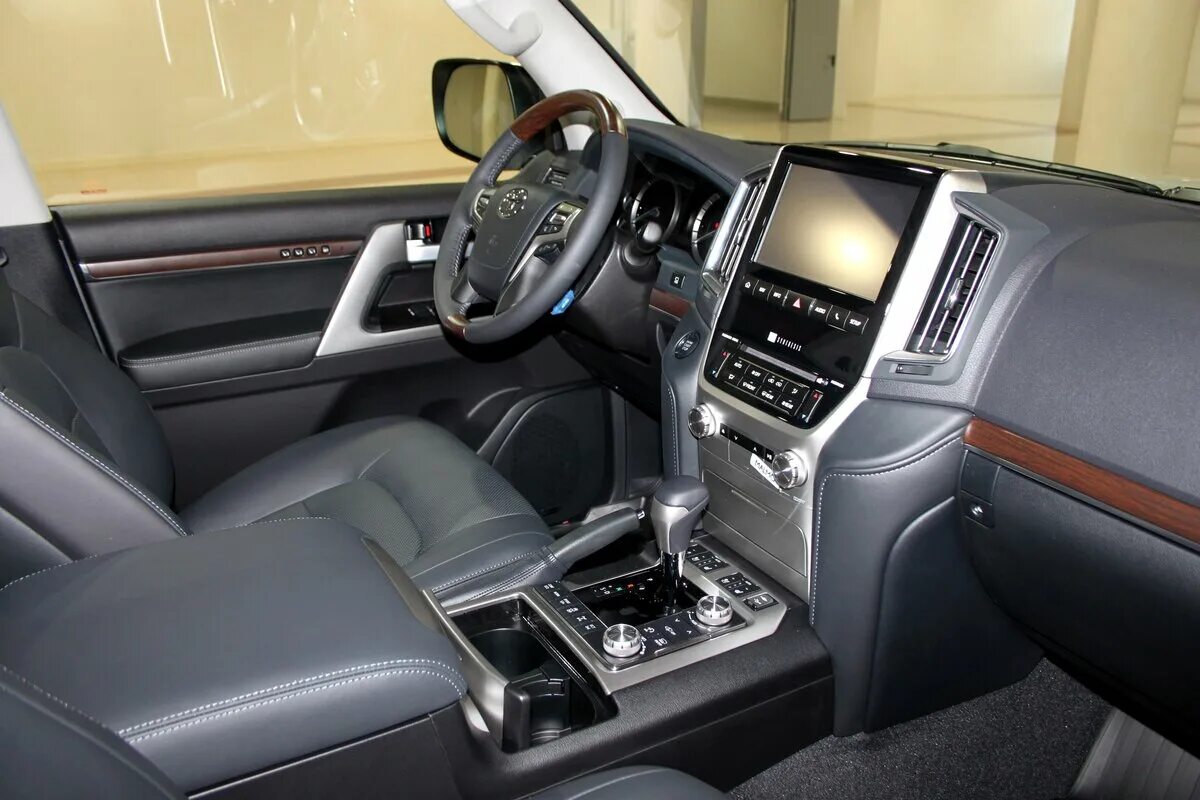 рестайлинг салона land cruiser 200. рестайлинг салона lc200. тойота ленд крузер 200 2016 салон. салон рестайлинг крузер 200. тойота крузак 200 салон.