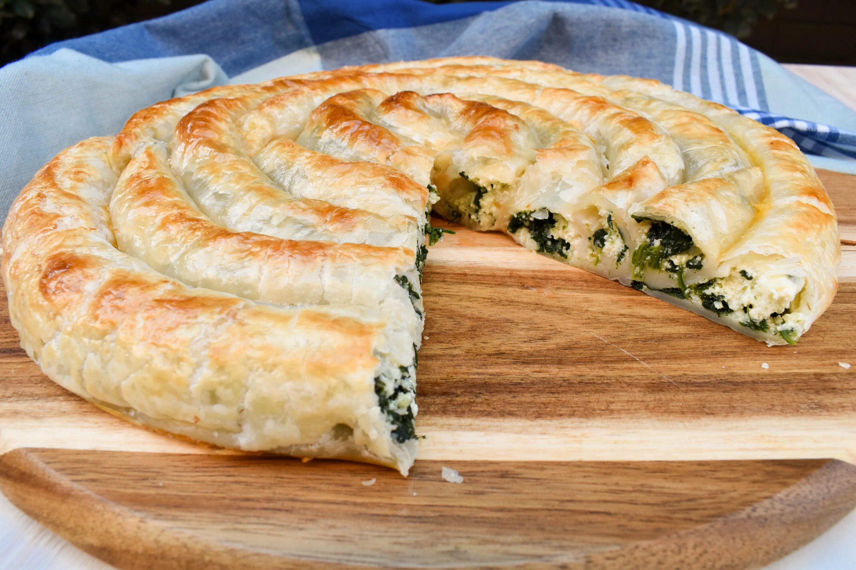 Пирог со шпинатом тесто. Puff pastry. слоеное тесто и рикотта. слойки с сыром рикотта. puff pastry spinach.