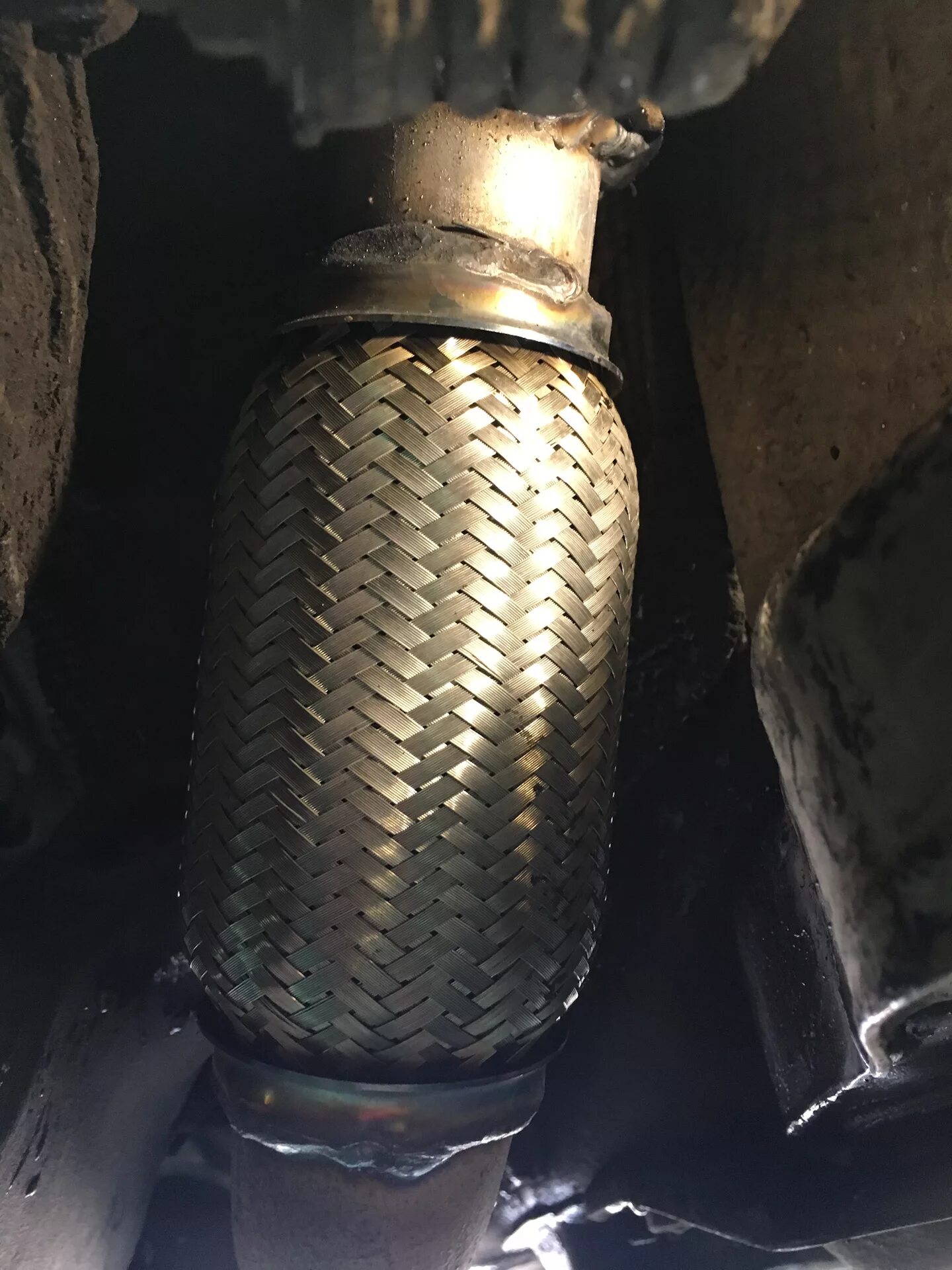 Гофра глушителя a6 c6 3. Гофра на audi q5. 2. 6. 6.