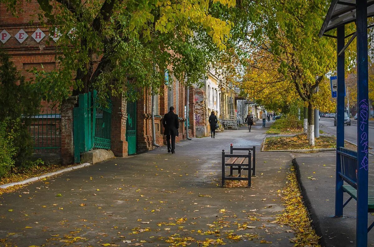 Улочки Таганрога. Тихие улочки Таганрога. Таганрог улица Фрунзе сквер. Старинные улочки Таганрог.