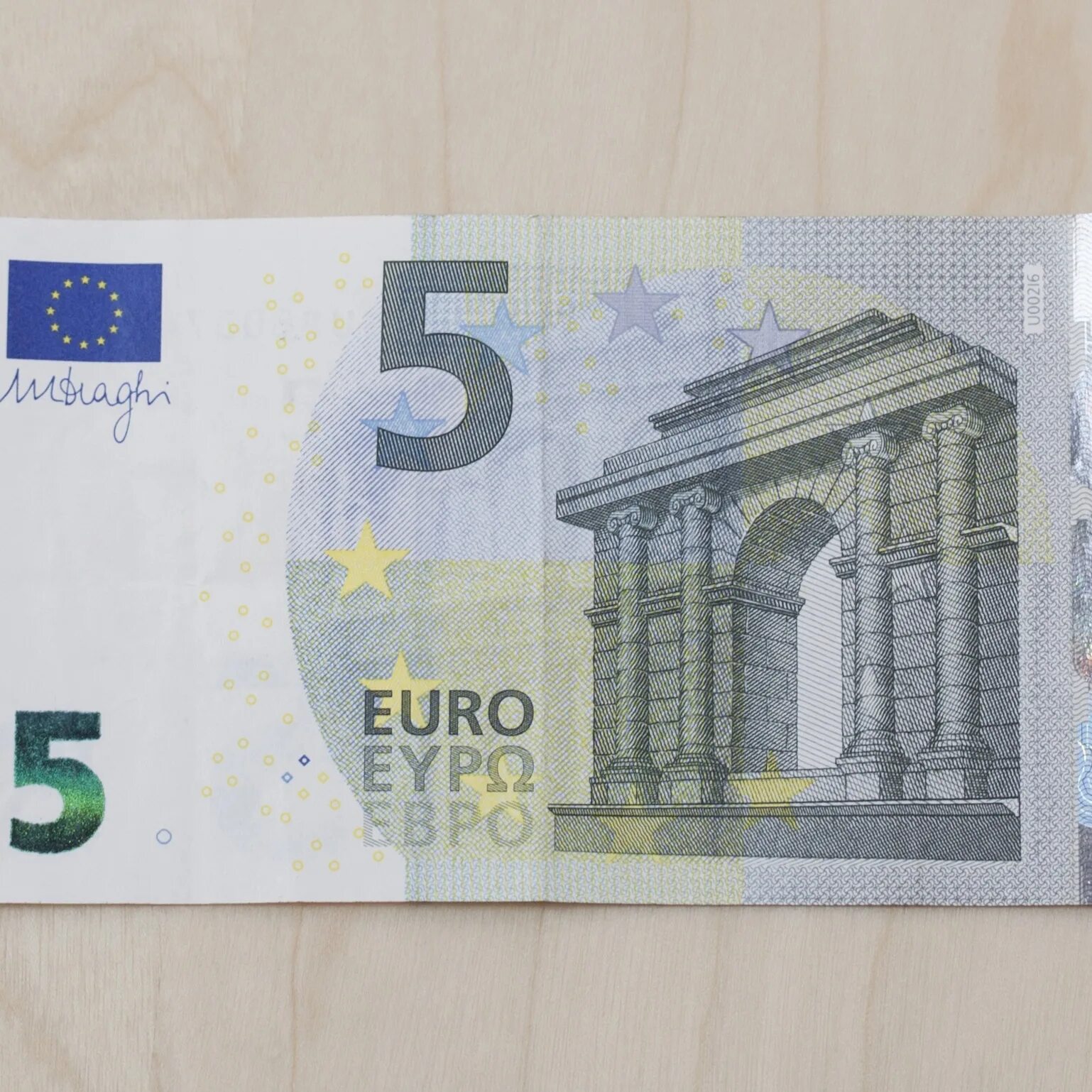Новая 5 евро