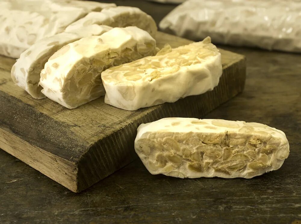 Сыр темпе. Темпе соевый. Темпе (темпех) сыр. Темпе видео. Темпе видео.