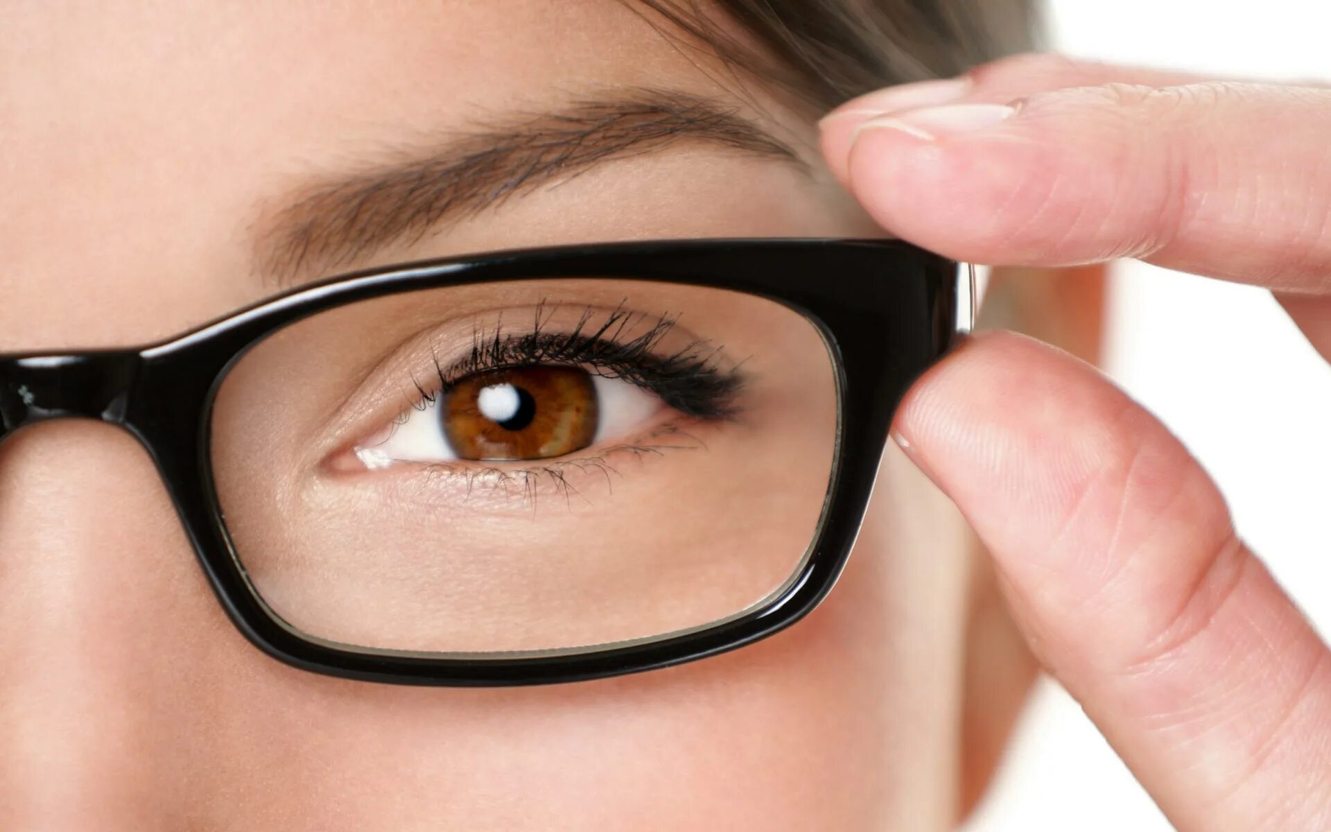 Очки для зрения. Очки и линзы. Зрение очки или линзы. Очки с глазами. Ухудшается зрение на одном глазу