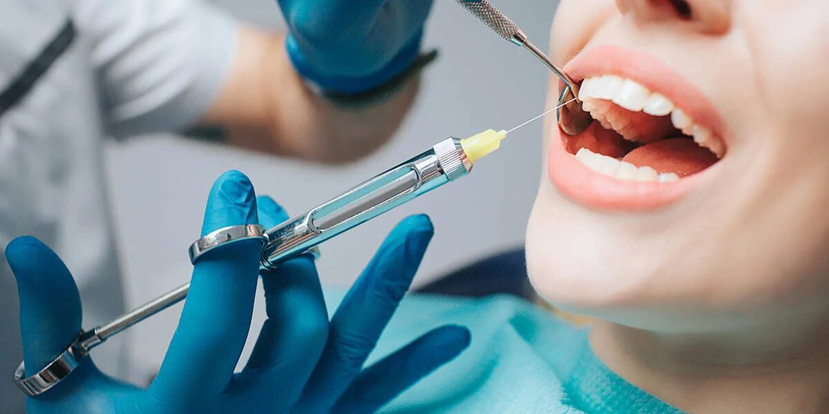 Анестезия в стоматологии. Местная анестезия в стоматологии. Обезболивание зубов в стоматологии. Шприц в стоматологии.