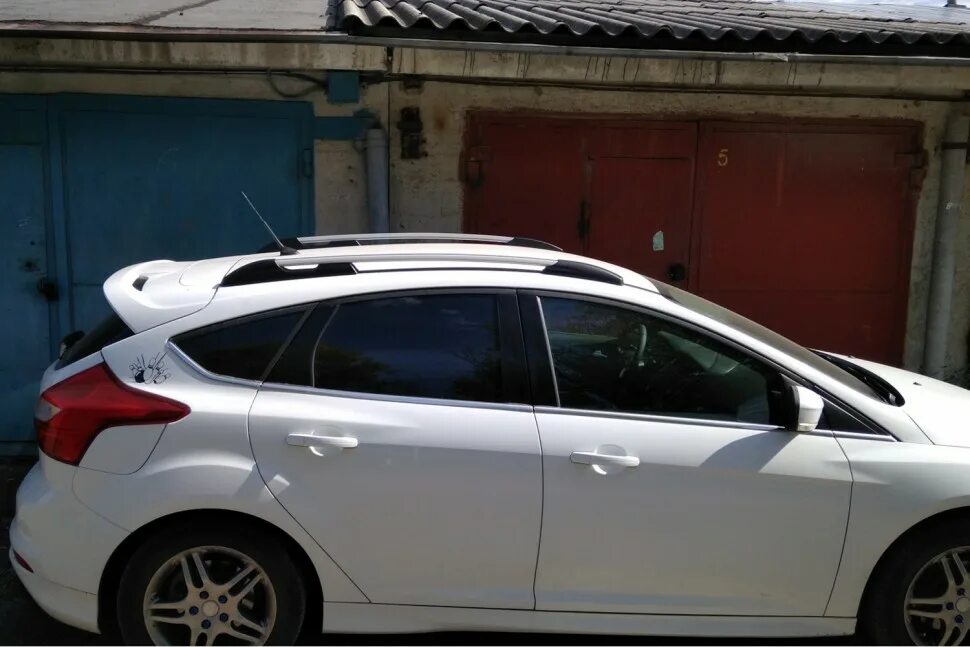 Рейлинги форд фокус 3 хэтчбек рестайлинг. Ford focus iii 2011. Продольные рейлинги форд фокус 3. Багажник на крышу форд фокус 3 хэтчбек. Багажник форд фокус 3 хэтчбек.