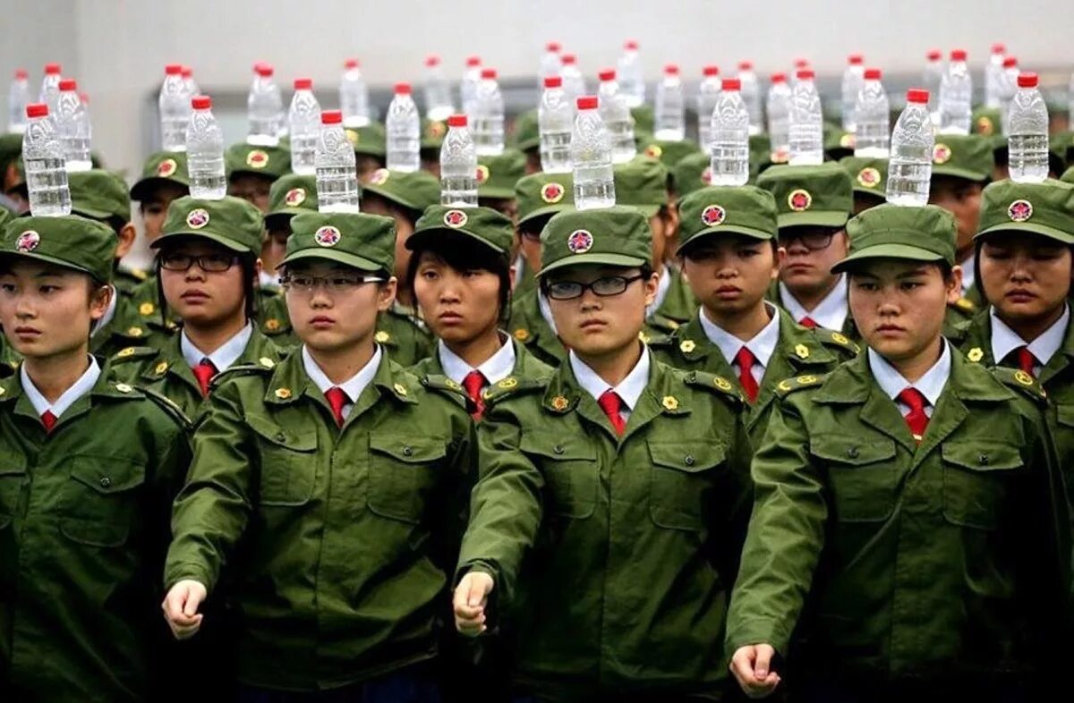 Как китайцы называют знак французы. Форма китайской армии. Военная форма Китая. Форма китайской армии современная. Китайский солдат.