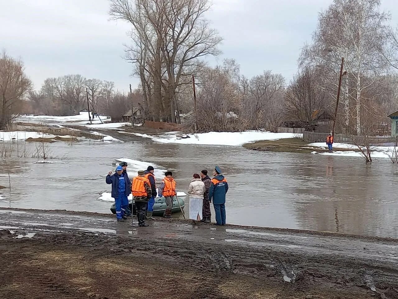 Уровень реки чарыш. Уровень воды в реке чарыш. половодье на реке воря. уровень воды в чарыше нижнеозерное.