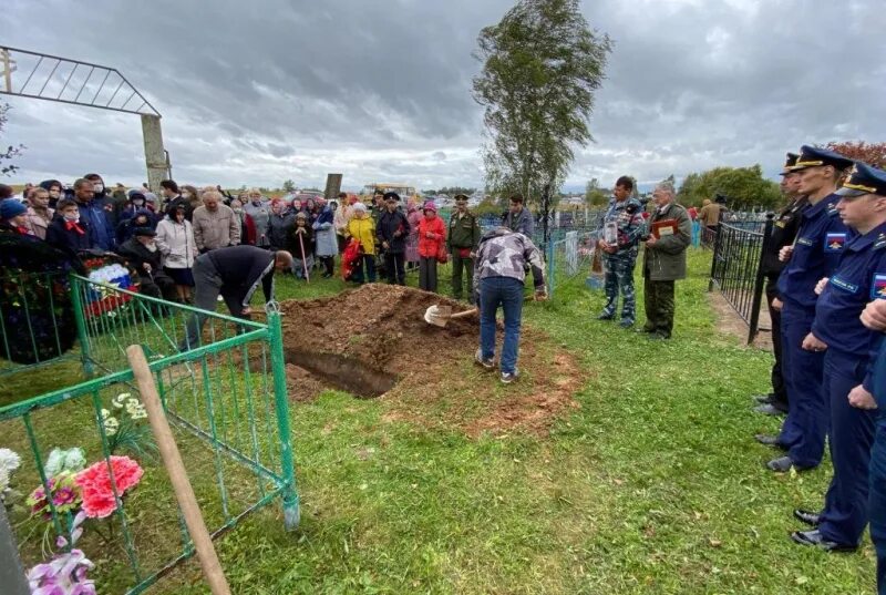 Прощание с летчиками в твери