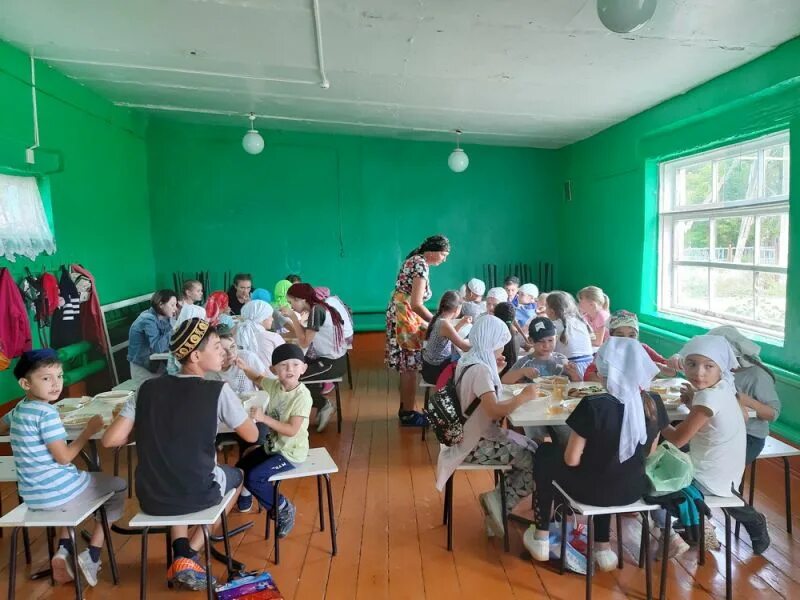 Погода в сафаровке. Верхазовка Дергачевский район школа. Село Верхазовка. Верхазовка Саратовская область. Сафаровка Дергачевского района.