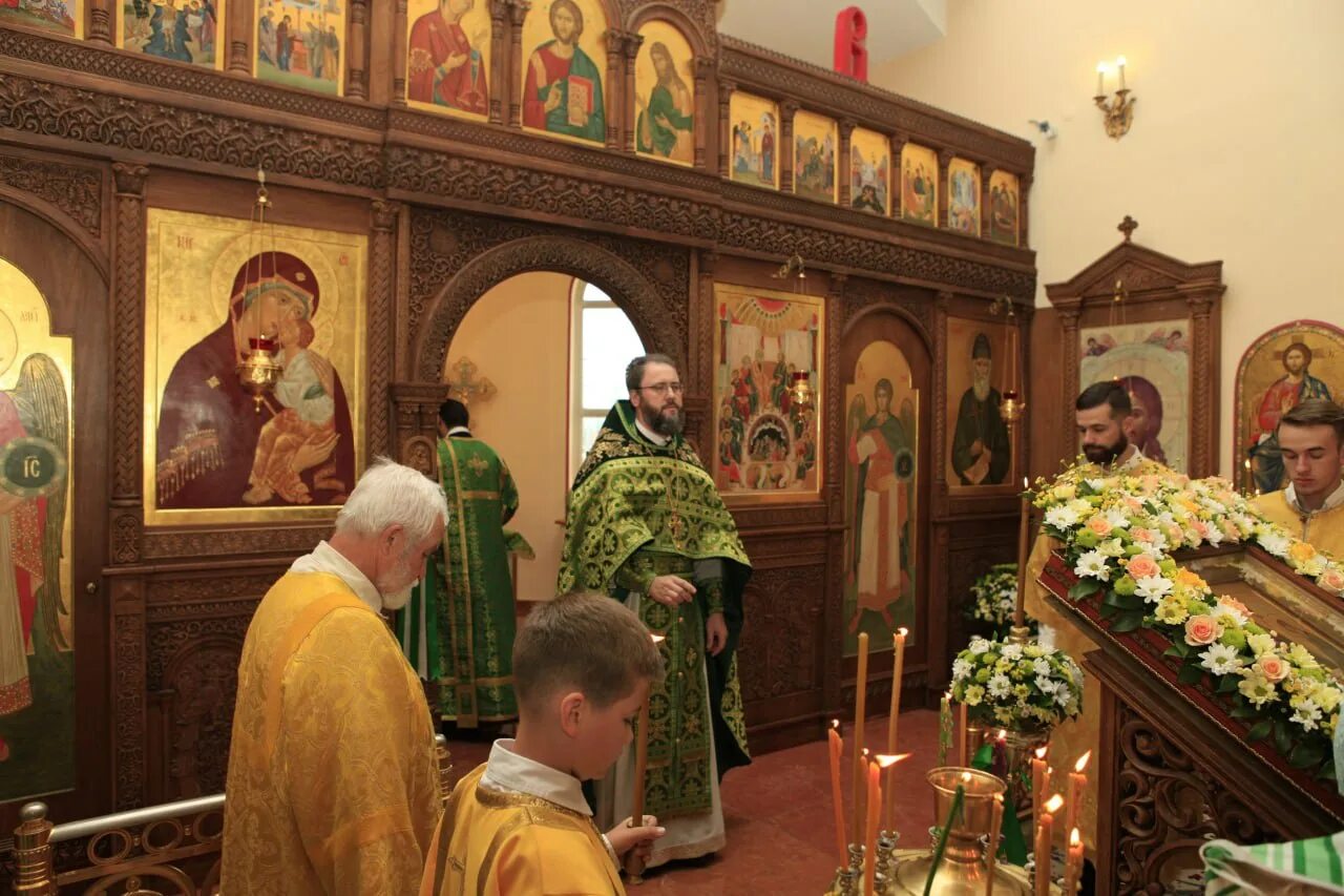 службы в храмах таганрога