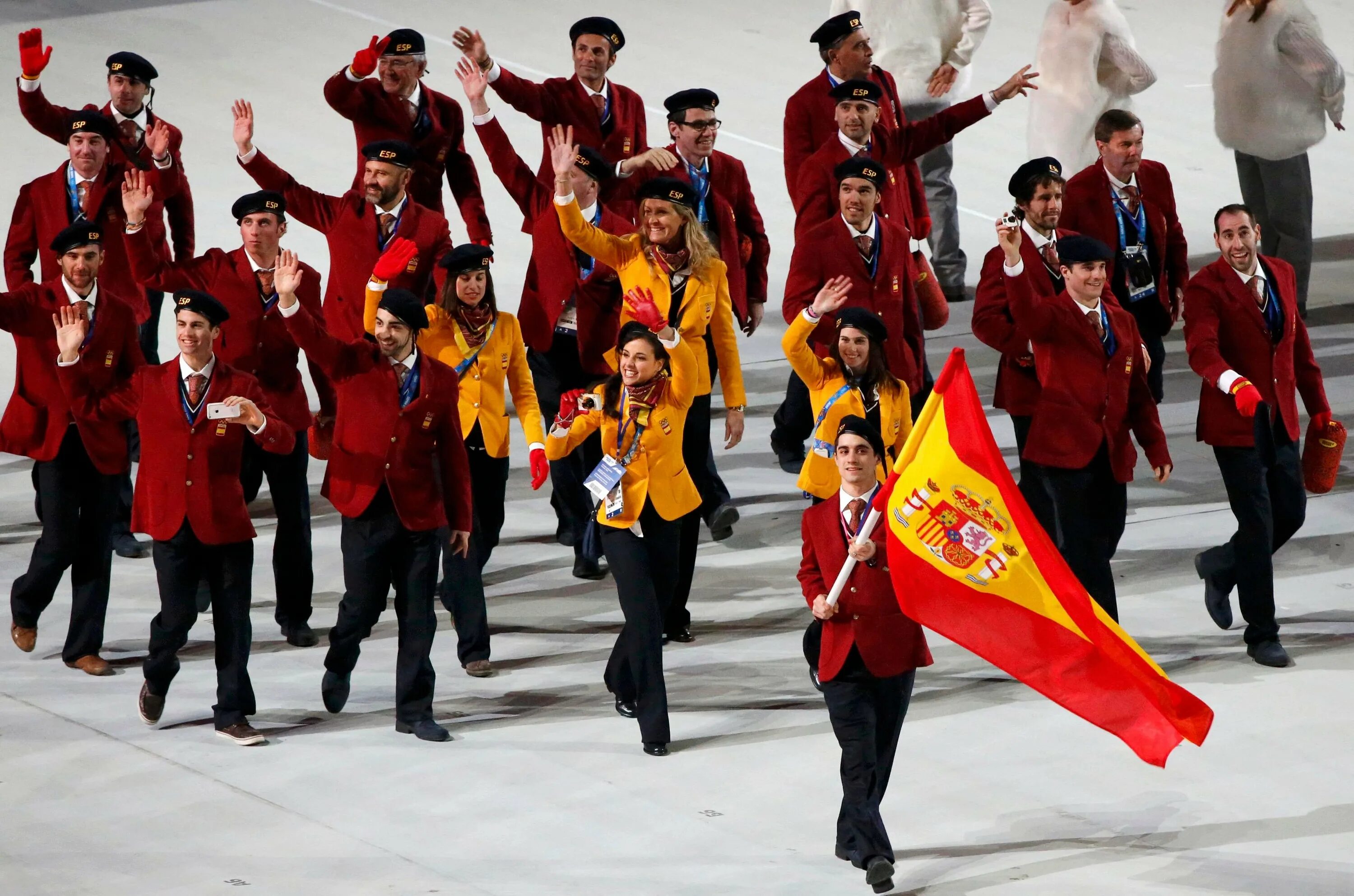 Испания летние олимпийские игры. Сборная Испании на Олимпиаде 2022. Олимпийская сборная Испании. Испанцы спортсмены. Олимпийские игры в Сочи.