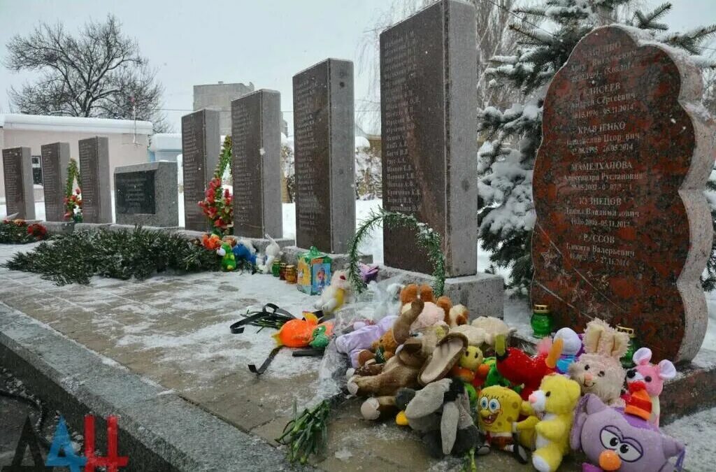 Аллея ангелов на Донбассе. Аллея ангелов в Донецке. ДНР аллея ангелов Донецк. Аллея ангелов Донецкая народная Республика. Памятник детям донбасса