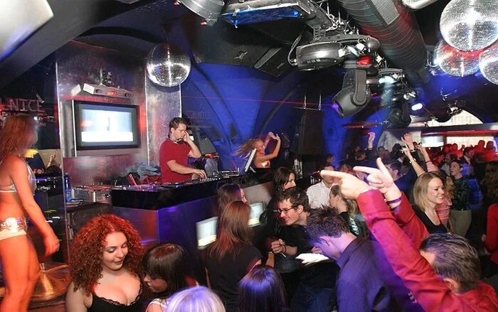 Клубные вечеринки свингеров. Swing club. Частные вечеринки. Свинг бар. Свинг бар.