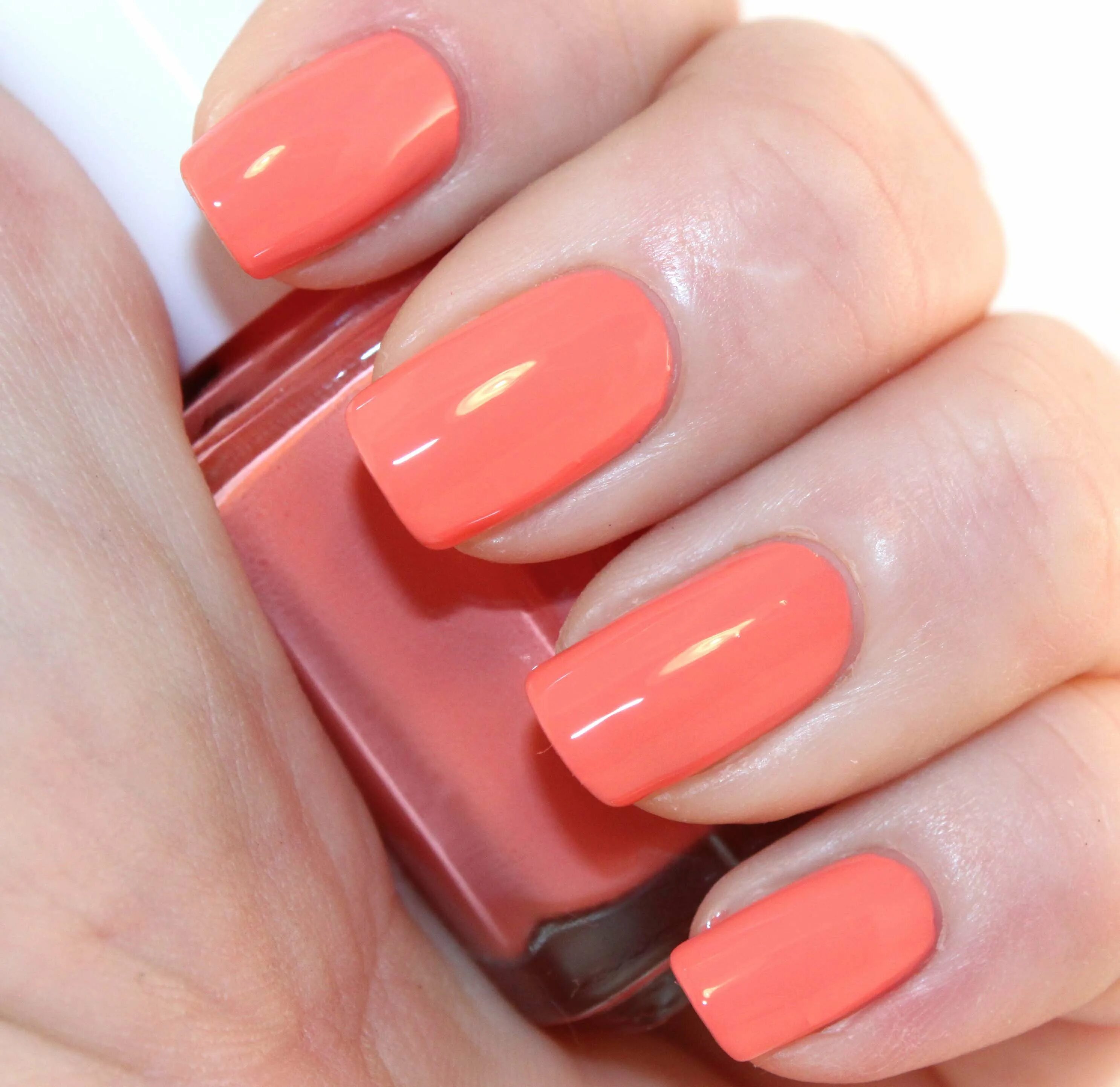 Лак Essie 545. Лак Essie Coral. Коралловый Essie. Essie Tart deco.