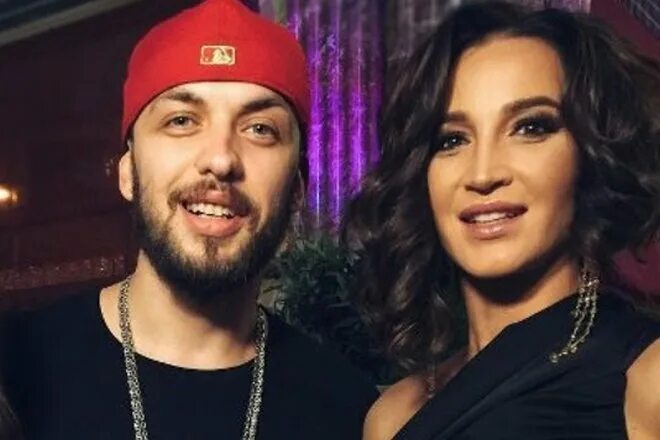 Слова песни под небом голубым. Текст песни. Стихи с автором. Стихотворение провону. Текст песни если б не было войны.