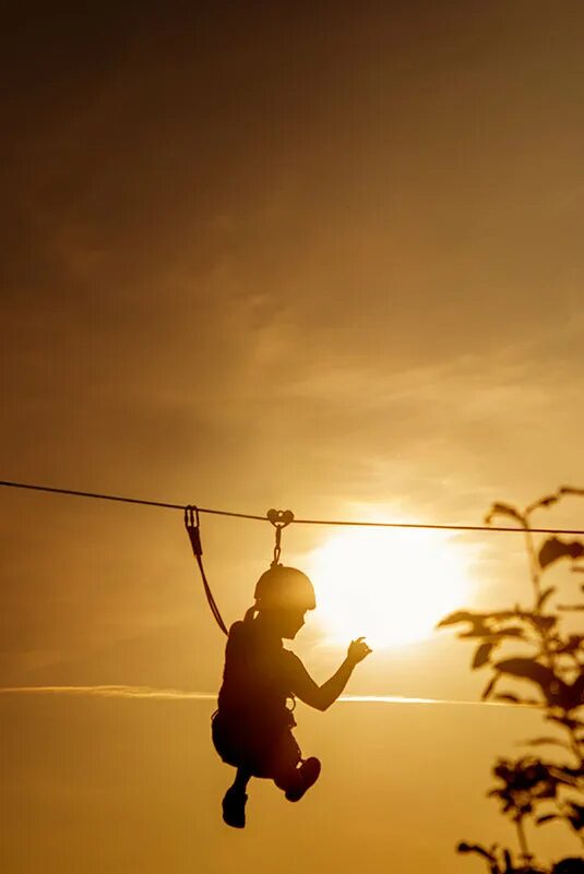 Вероника кузнецова альбом. Достать до солнца слушать. Классный закат. Солнце в руках. Горящее солнце.