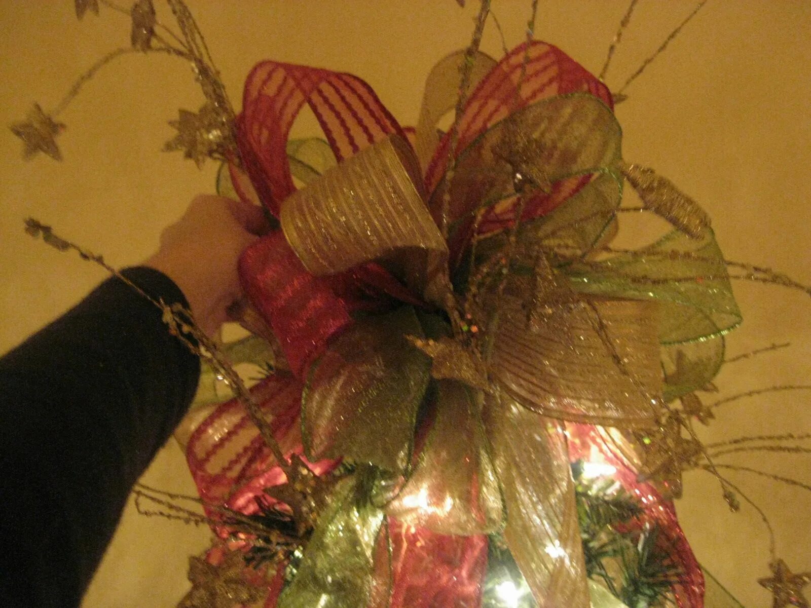 Бант на макушку елки. Украшение на макушку елки. Бант на верхушку елки. Новогодние бантики. Бант на верхушку елки.