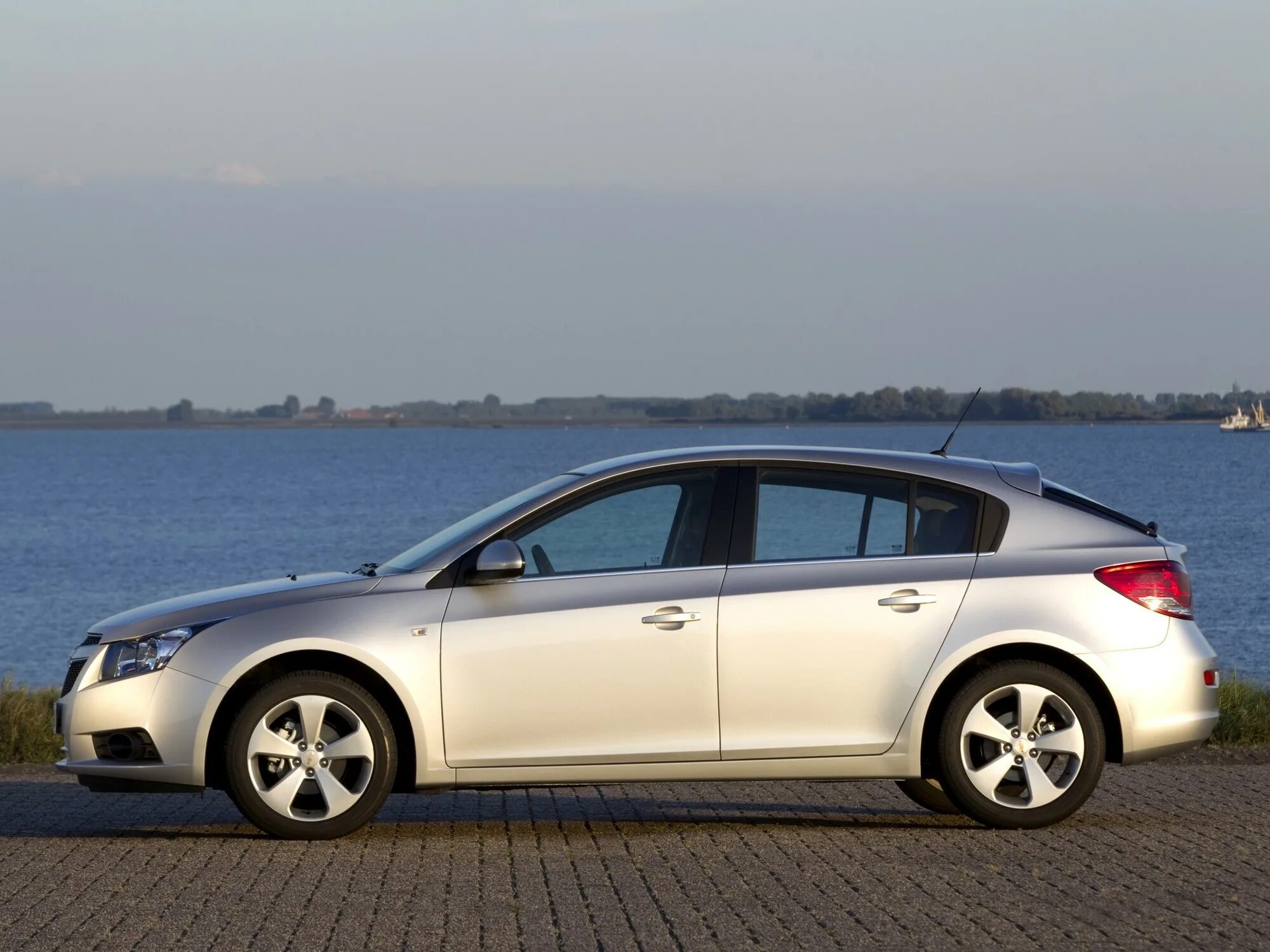 Chevrolet cruze 5d. Chevrolet cruze 2014 хэтчбек. Шевроле круз лт хэтчбек. Chevrolet cruze hatchback 2012. Chevrolet cruze 5.
