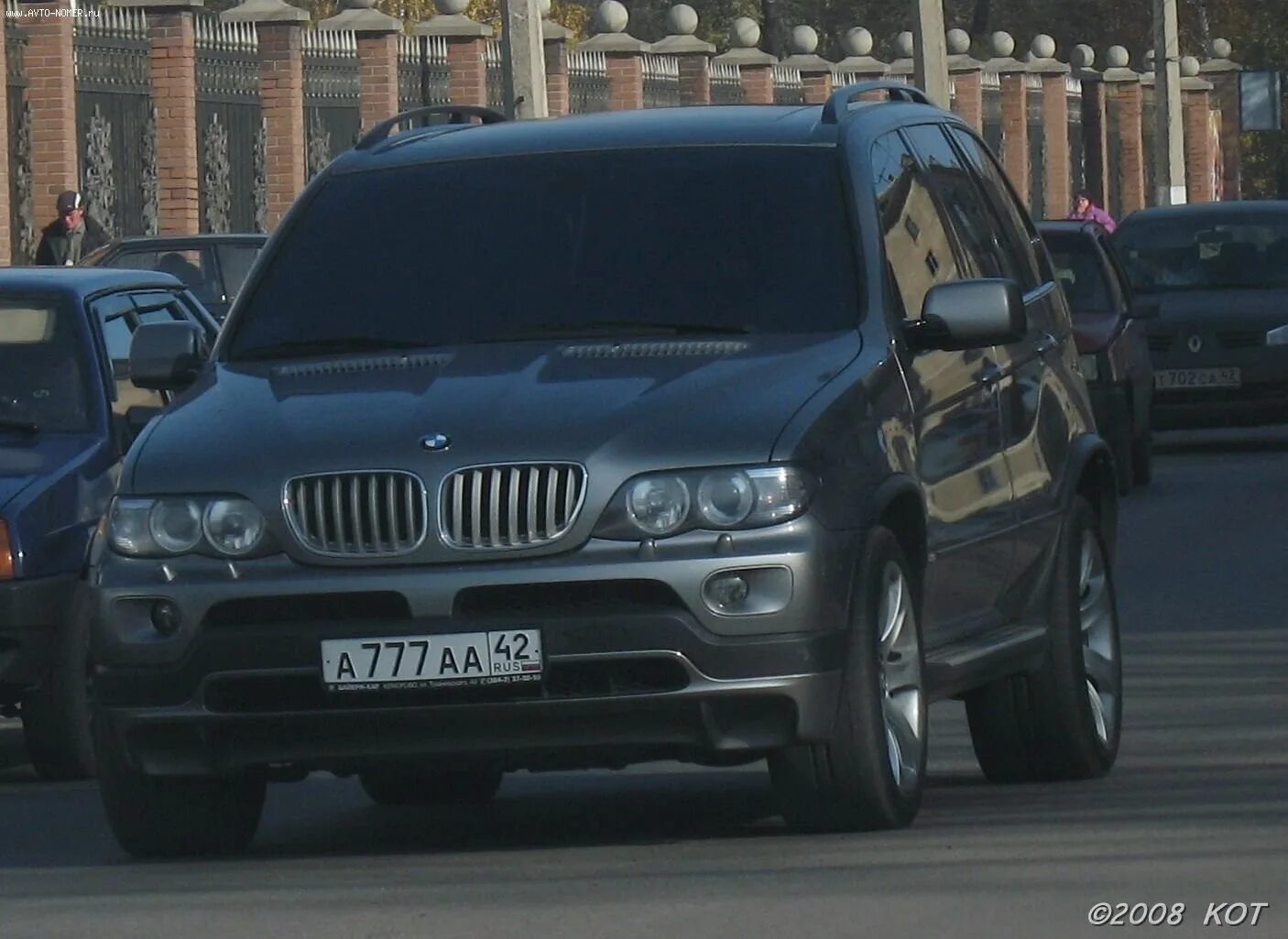 На блатных номерах катит бэха на понтах. АМР BMW x5. BMW x5 999. Госномер 005 BMW x5. А777аа142.