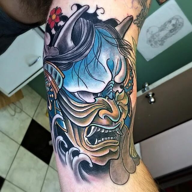 Ханья тату значение. Тату япония ханья. расколотая маска ханья. tattoo маска демона ханья. японская татуировка ханья.