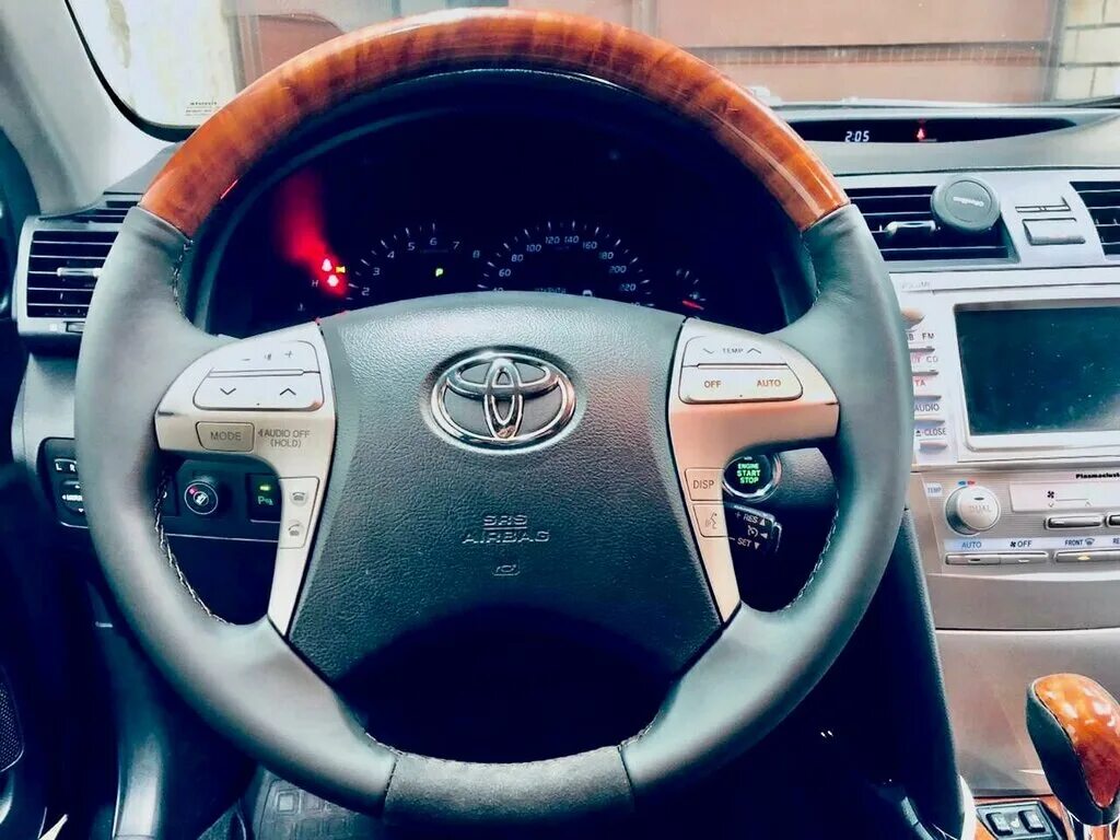 Салон автомобилей руль. Руль тойота камри 2025. руль тойота камри 2012. руль toyota camry алькантара. руль тойота камри 40 алькантара.