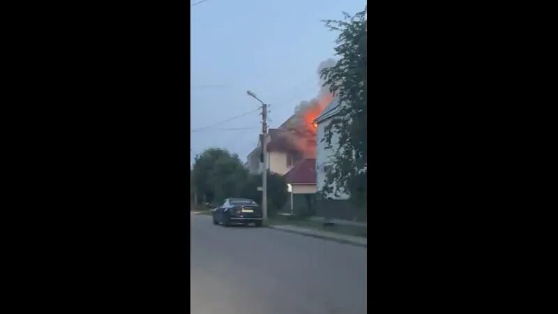 Пожар в центре. Пожар на ул Комсомольской Тамбов. Тамбов пожар на Комсомольской 51. Горящий ноу. Подслушано в тамбове вконтакте