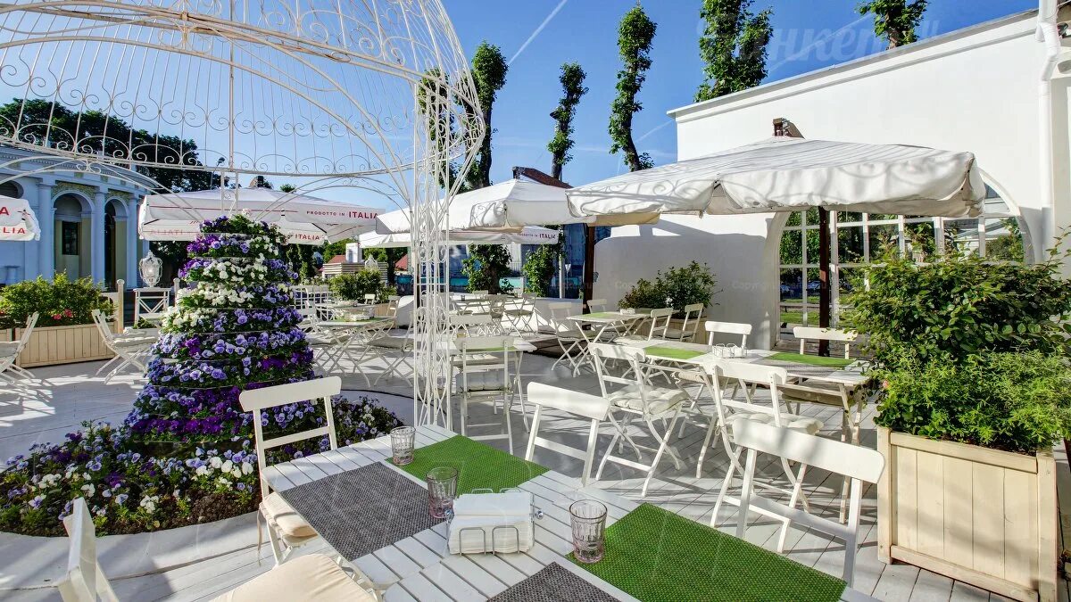 кафе с летней верандой вднх. веранда небо. московское небо веранда. веранда небо. веранда небо.