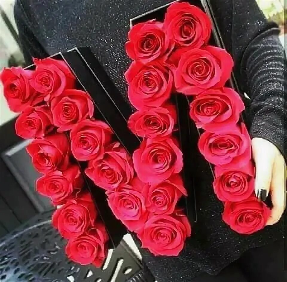 Букет с шоколадными буквами. Букет из букв из тик тока. Буквы с цветами. Букет с буквой а. Буквы из роз.