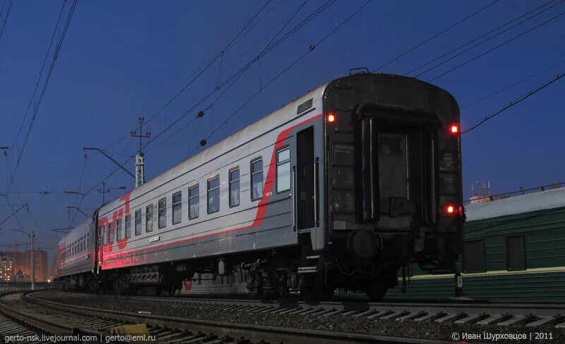 псковские железные дороги грузовые вагоны. хвостовой вагон поезда. хвостовой вагон. хвост электрички. хвостовой вагон пассажирского поезда.