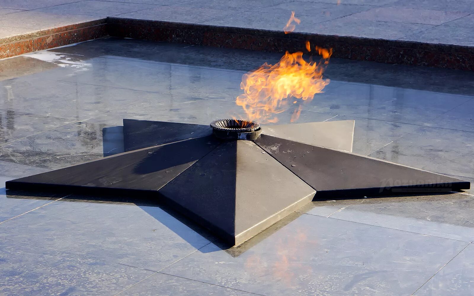 Вечный огонь могила неизвестного солдата волгоград. Вечный огонек. Как называется вечный огонь. Как называется вечный огонь. Могила неизвестного солдата москва города герои.