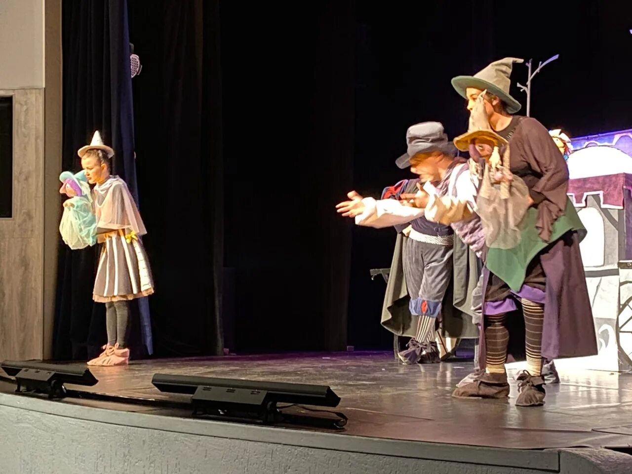 Театр нефтеюганск. Директор кукольного театра нефтеюганск. Кукольный театр город нефтеюганск. Флейта нефтеюганск. Театр нефтеюганск.