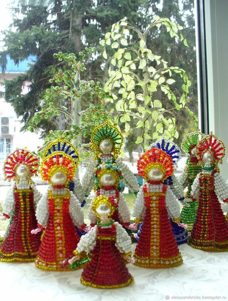 Куколка из бисера. Кукла из бисера. Игрушки ульяны волховской. Куколка из бусины. Куколка из бисера.