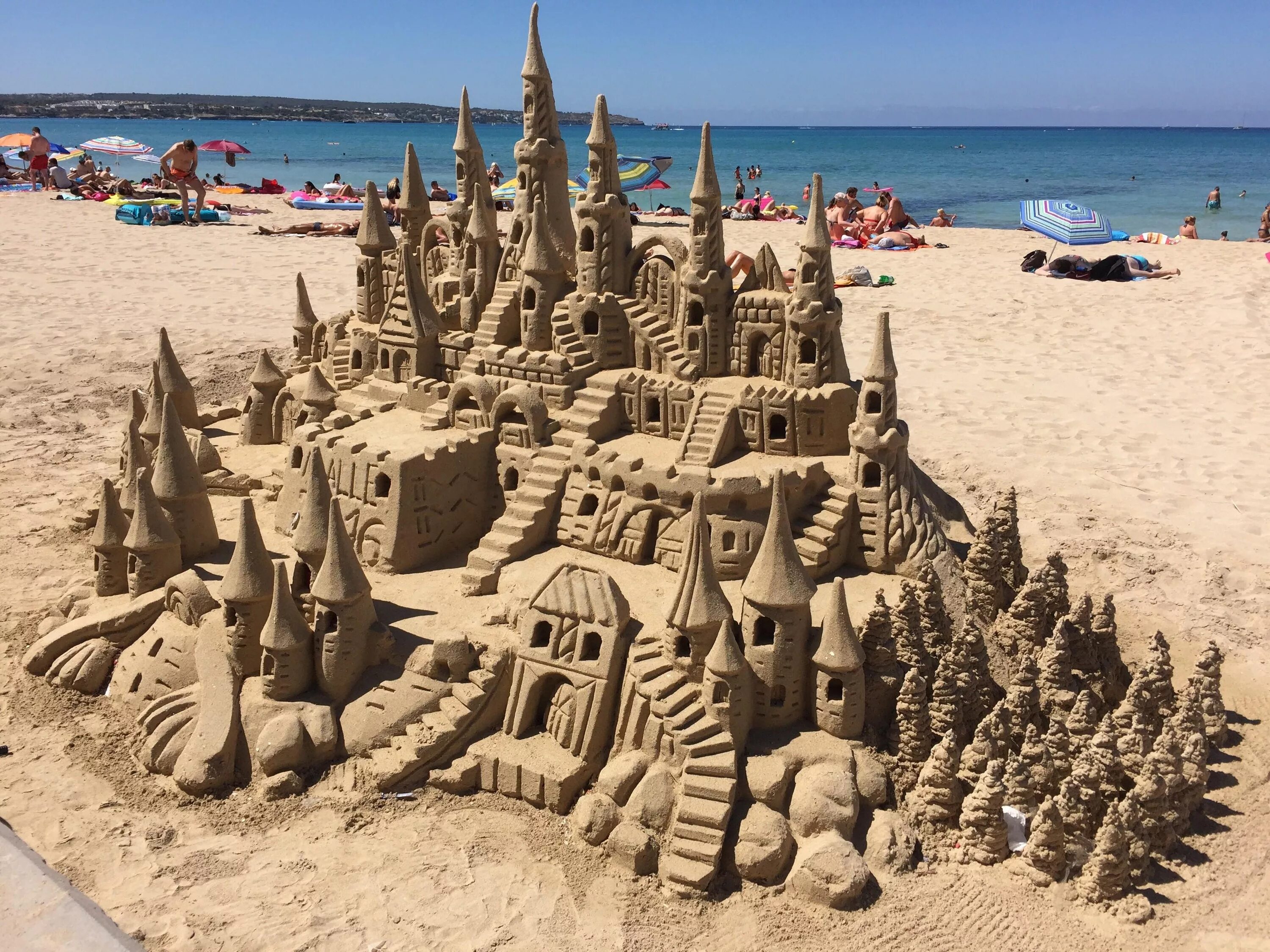 День замка из песка (Sandcastle Day). Песчаные скульптуры. Песочные скульптуры. Песчаный замок. Sandcastle picture