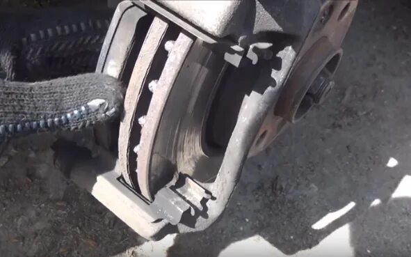 Ниссан ноте передние тормозные диски. Колодки nissan d1060bh40a. Колодки ниссан премьера 2002. Jurid 692 колодки nissan. Передние тормозные колодки nissan tiida c11.
