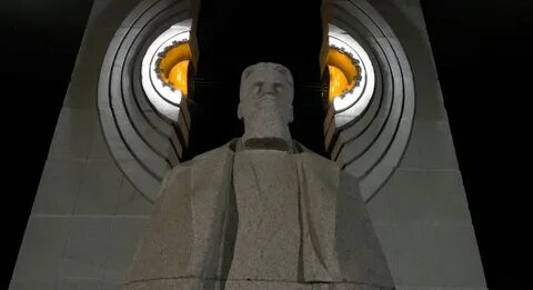 Памятник курчатову