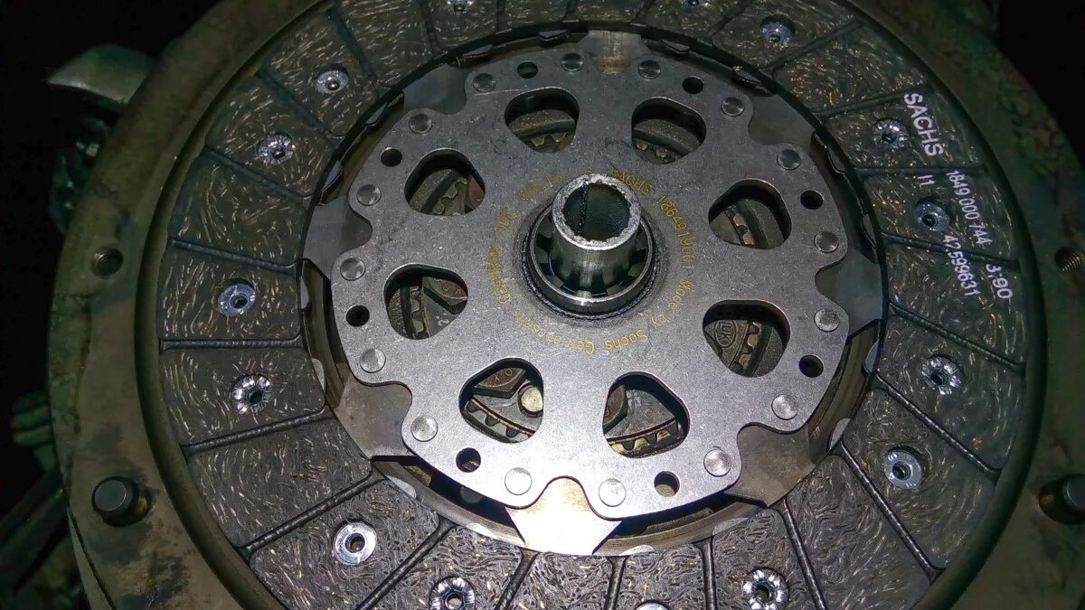 Gearbox side. Getrag217 диск сцепления. flywheel side диск сцепления. bmw r1 сцепление. сцепление luk gearbox side.