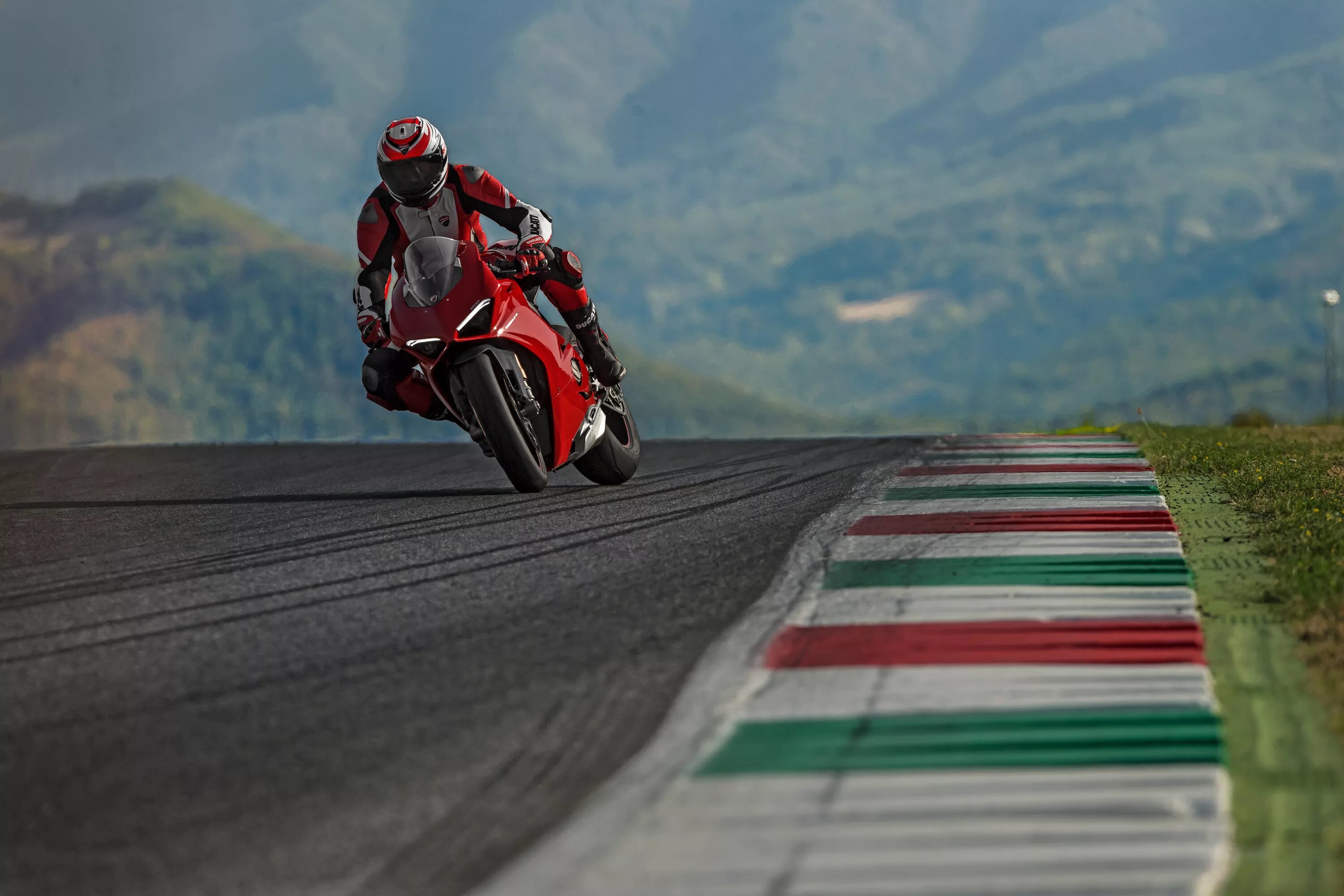 Panigale v4. Ducati 2018. Дукати Панигале v4. Мотоцикл Ducati Panigale v4 обои.