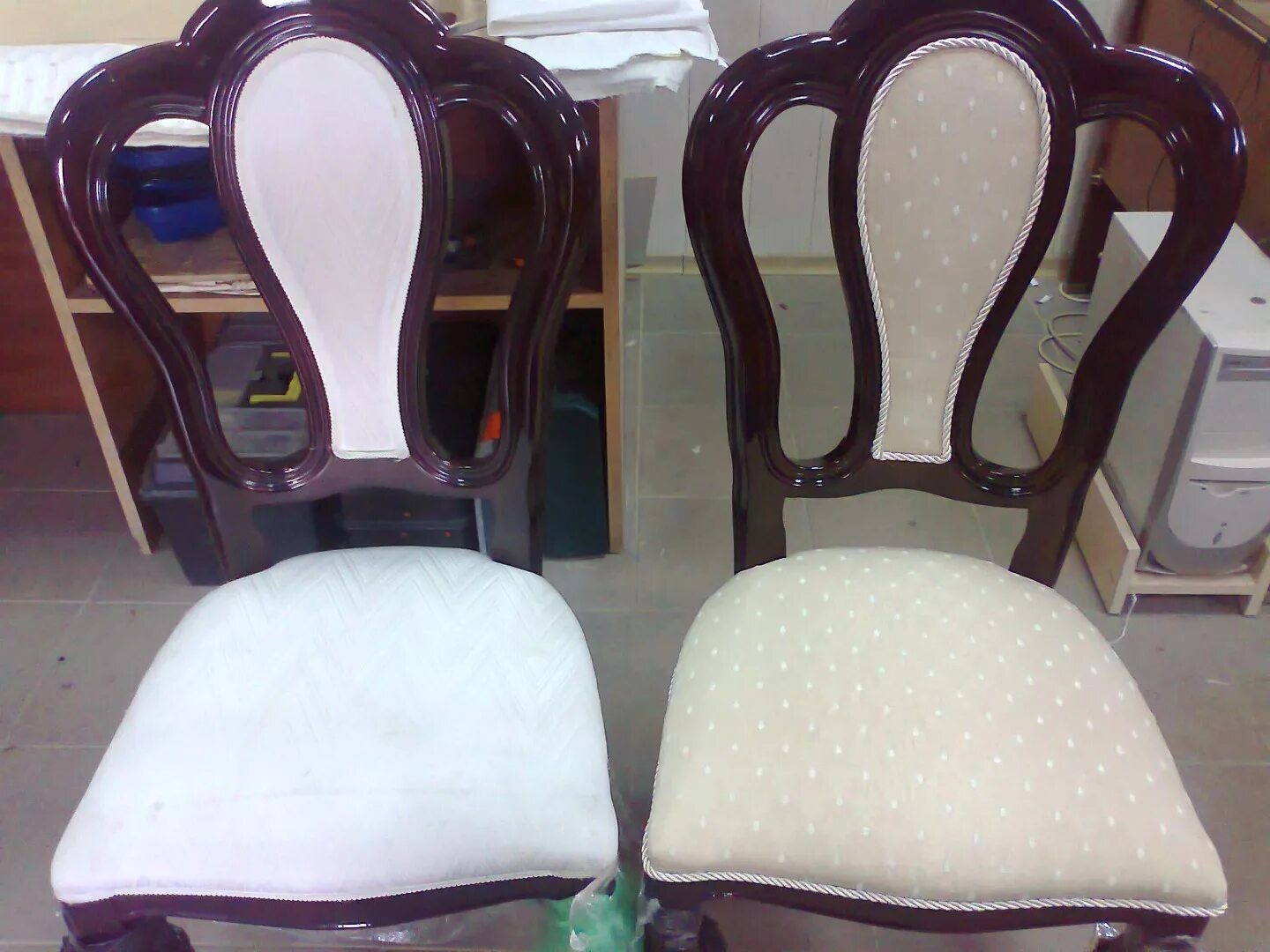 обтяжка стульев. перетянут старое ь кресло. реставрированные стулья. ремонт перетяжка стульев. обивка старых стульев.