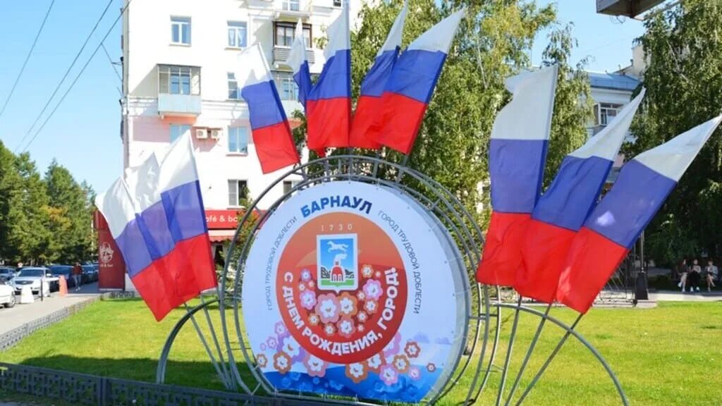 3 июля 2021 г. С днем города. С днем города барнаульцы. День города в Барнауле 2021 фотографии. Поздравление с днем поселка-баннер.