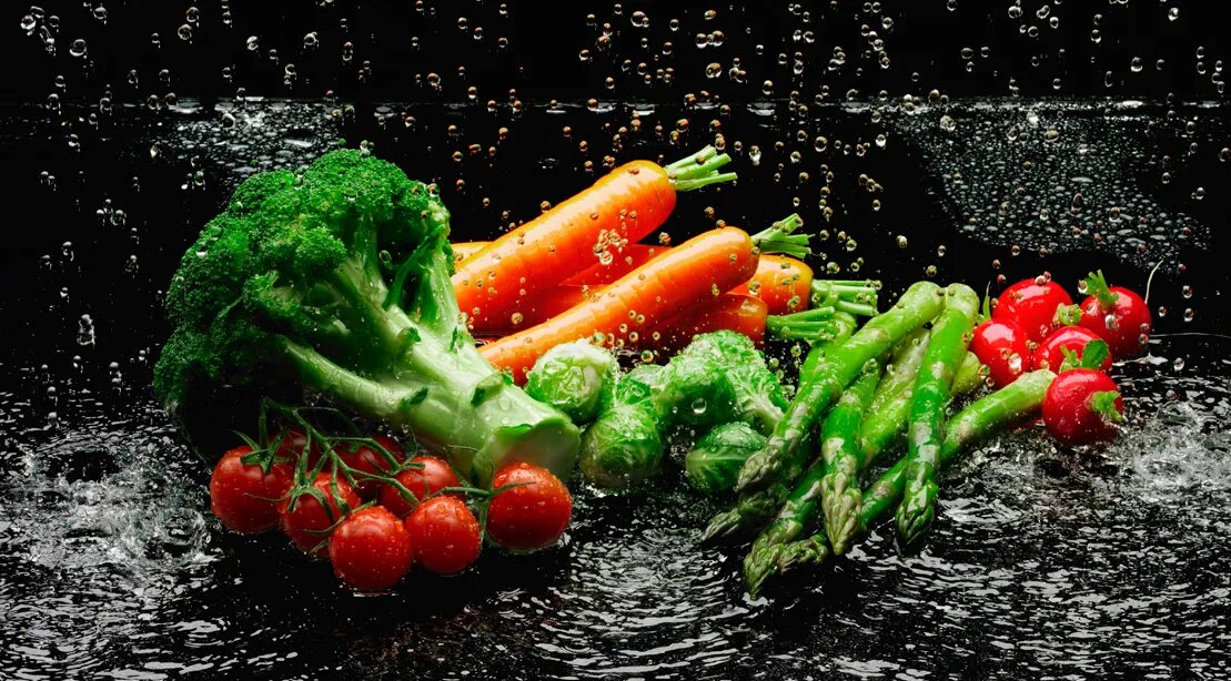 Овощи не мыты. Овощи. Овощи Эстетика. Овощи в воде. Мытые овощи.