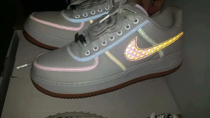 Как отличить форсы. Nike Air Force 1 паль и оригинал.