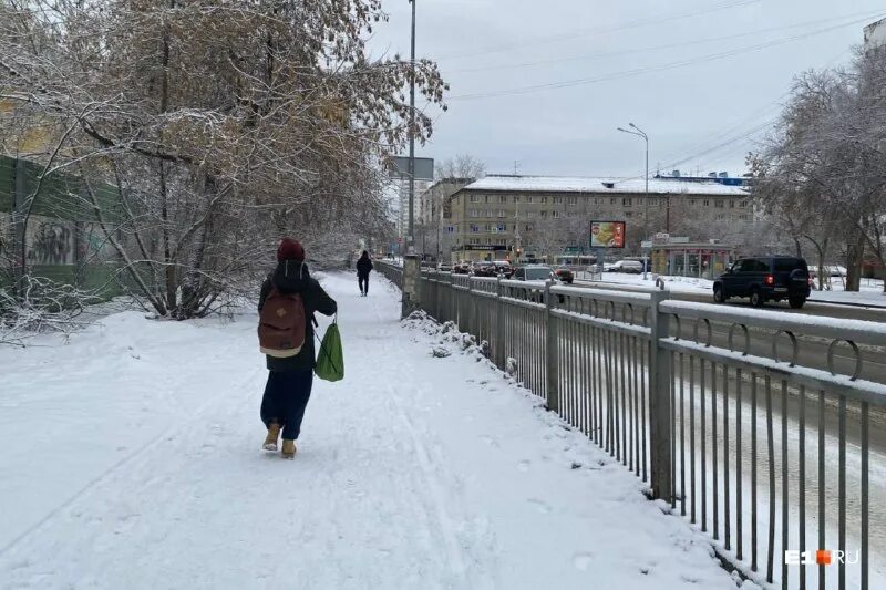 Почти снег. Снег в екатеринбурге. ещё один снежный весенний день. снежный екатеринбург. и снова снег.