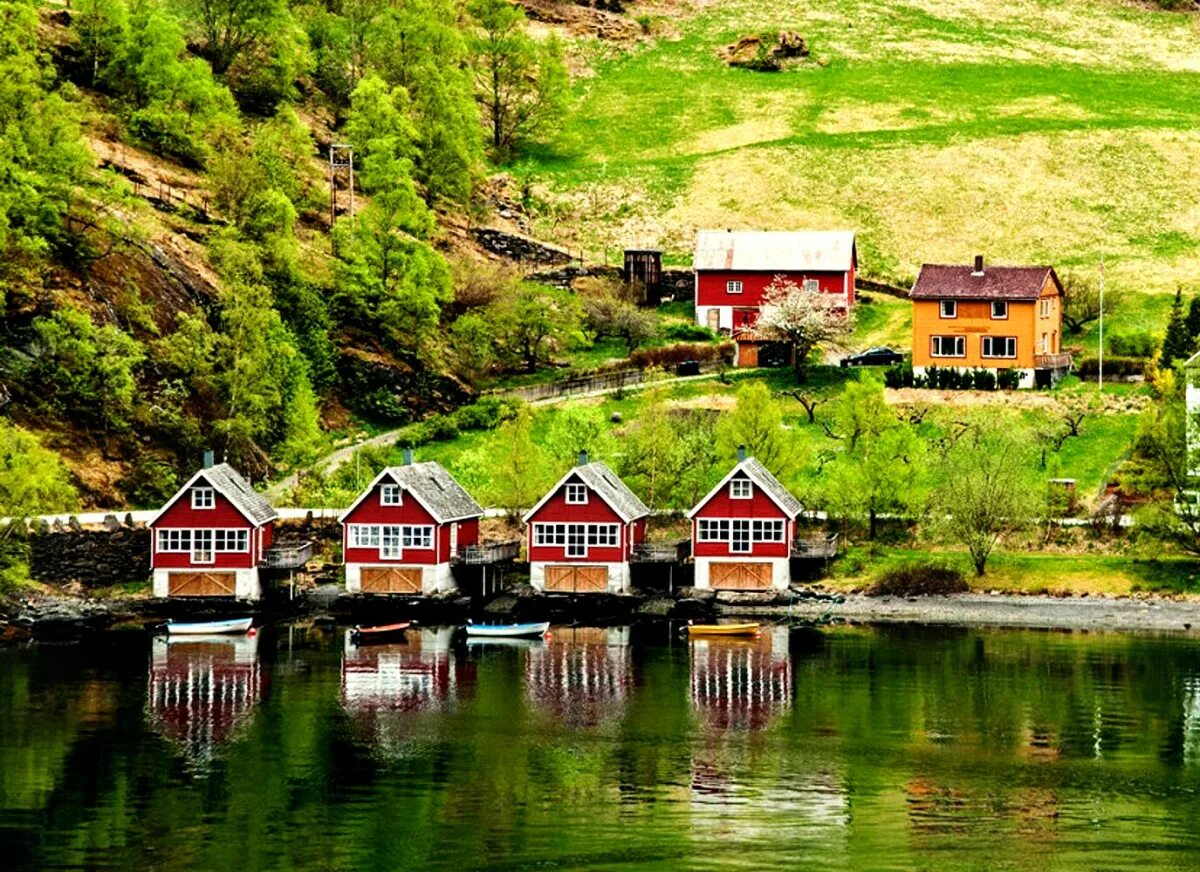 Красоты норвегии. Норвегия самые красивые места. Деревня флом норвегия. Флом норвегия. Деревушку флом в норвегии.