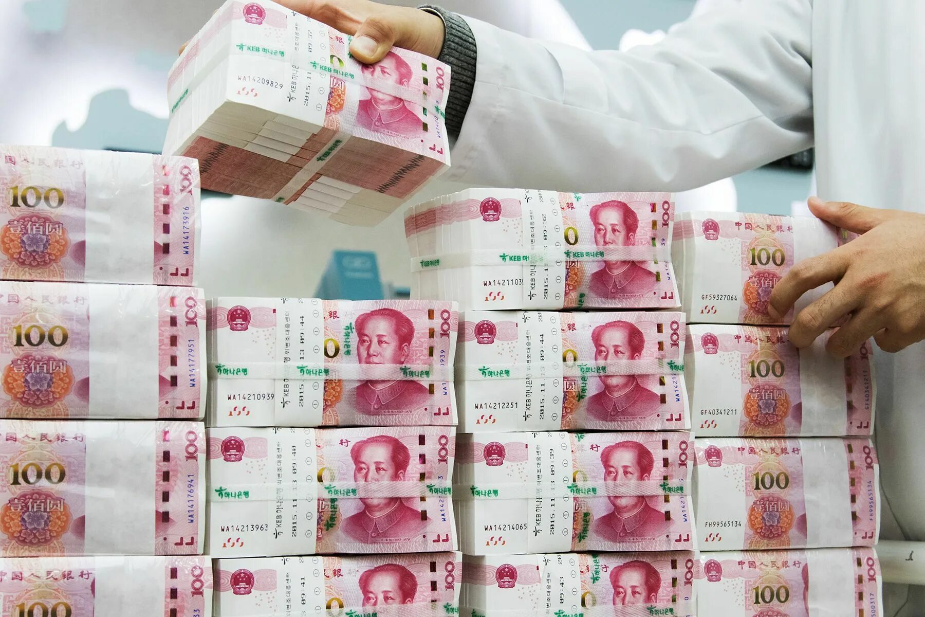 Обменять китайские юани. Современные китайские деньги. Валюта Китая. Денежная валюта Китая. Юань купюры.