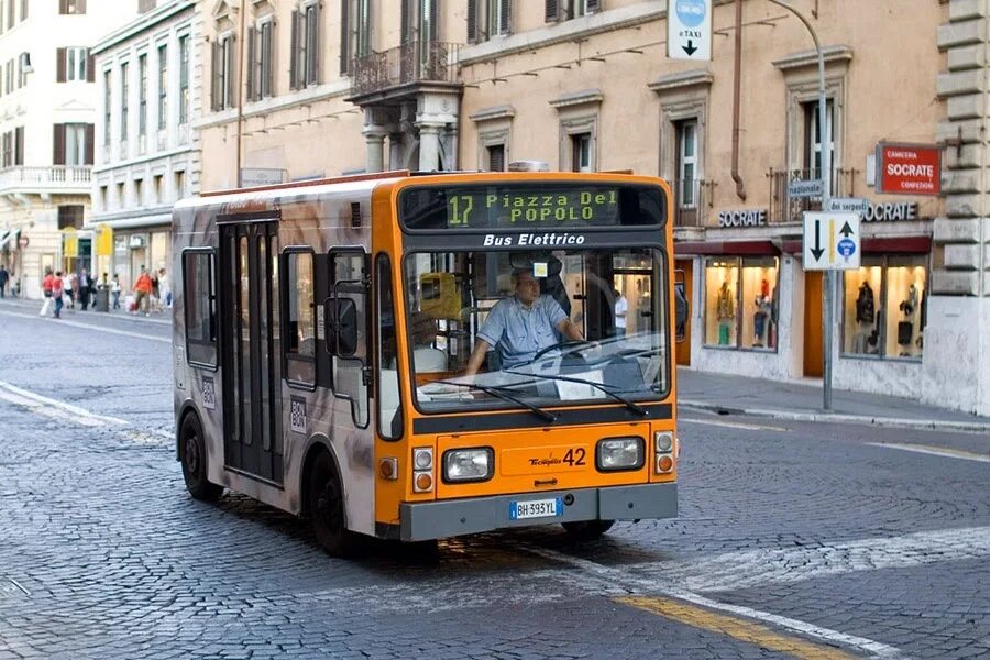 Какой автобус лучше. Европейские автобусы. Короткий автобус. Маленький автобус. Небольшой городской автобус.