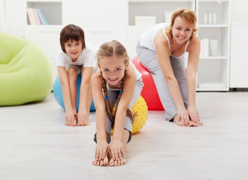 Зарядка для детей. Детский фитнес. Физкультура для всей семьи. Утренняя гимнастика для детей. Спорт дома семьей