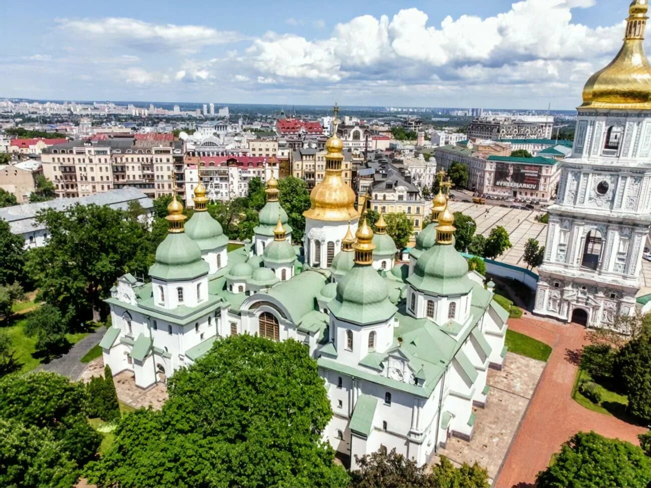 Святой киева. Киево-Софийский собор. Софийский храм в Киеве. Киев София Киевская. Киевский Софийский собор купола.