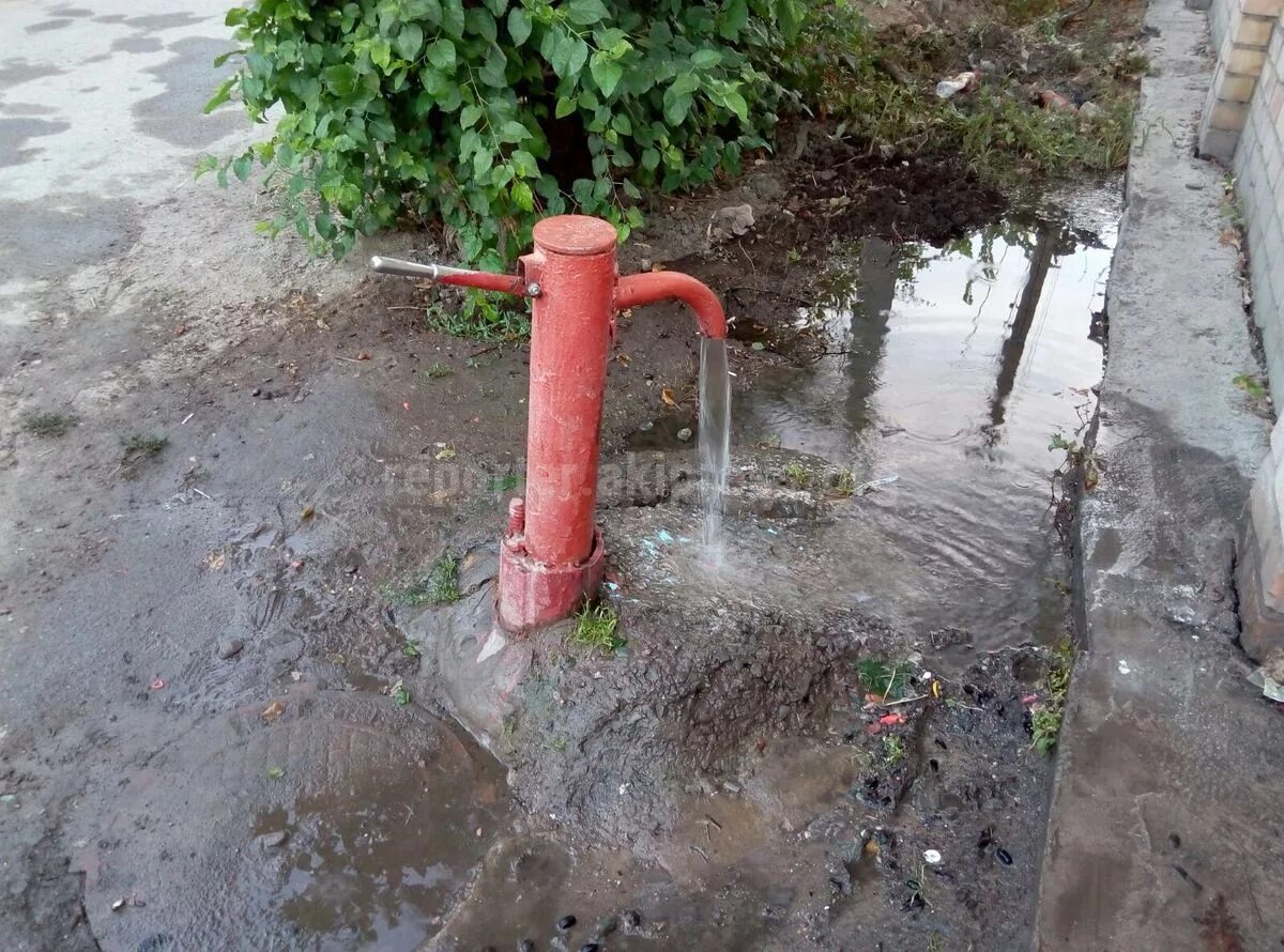 Колонка водоразборная кв-4. Колонка водяная. Водяная колонка на улице.